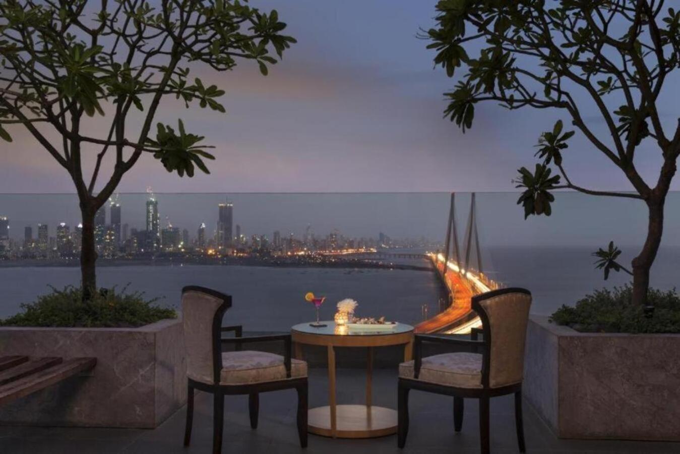 Hotel Taj Lands End Bombay Exterior foto View from the hotel
