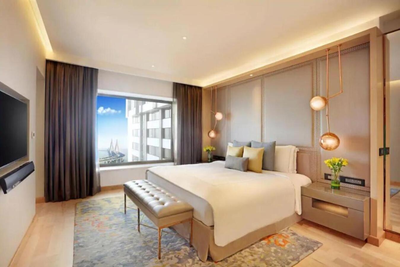 Hotel Taj Lands End Bombay Exterior foto A bedroom at the hotel