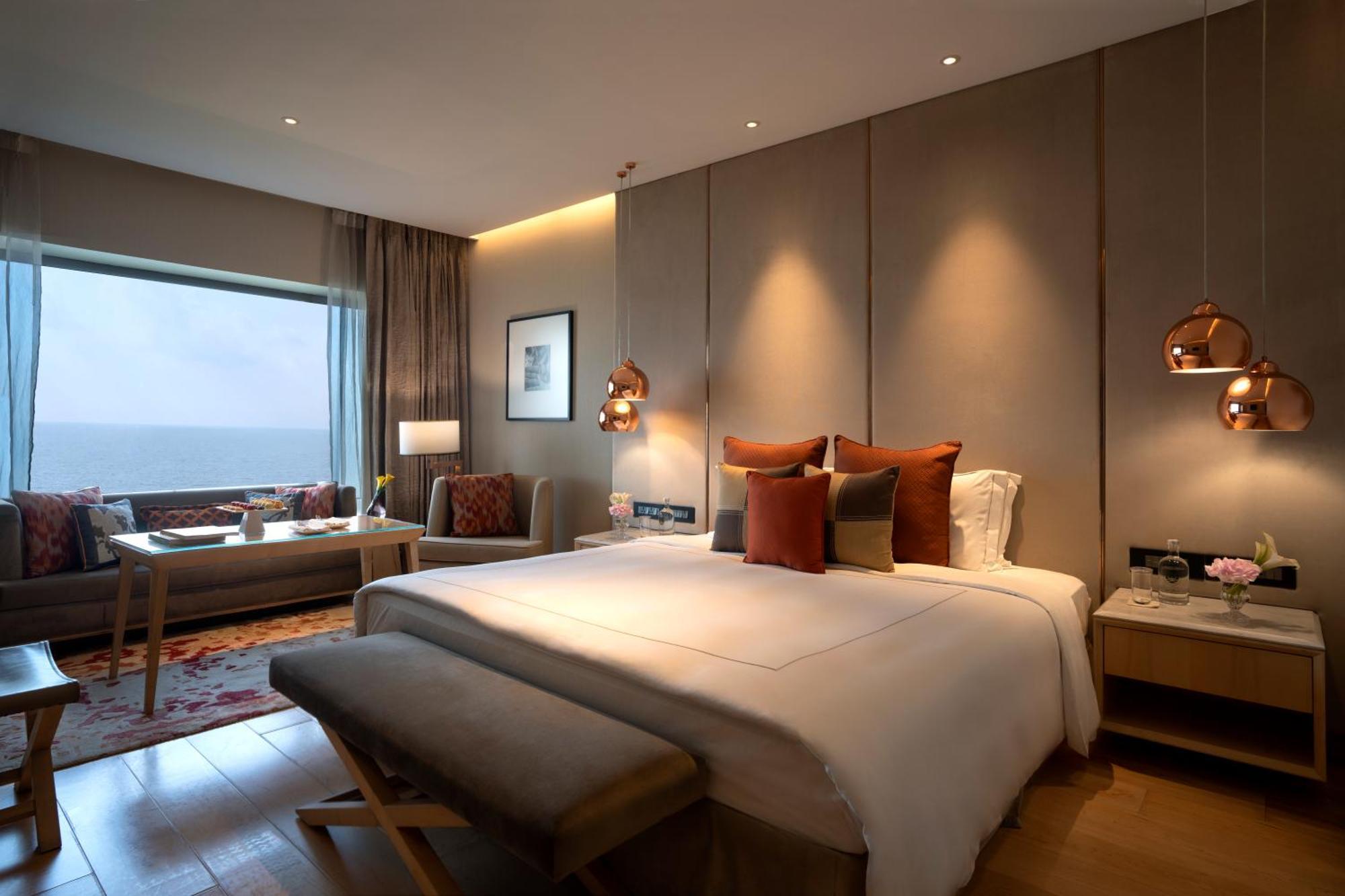 Hotel Taj Lands End Bombay Exterior foto A bedroom at the hotel