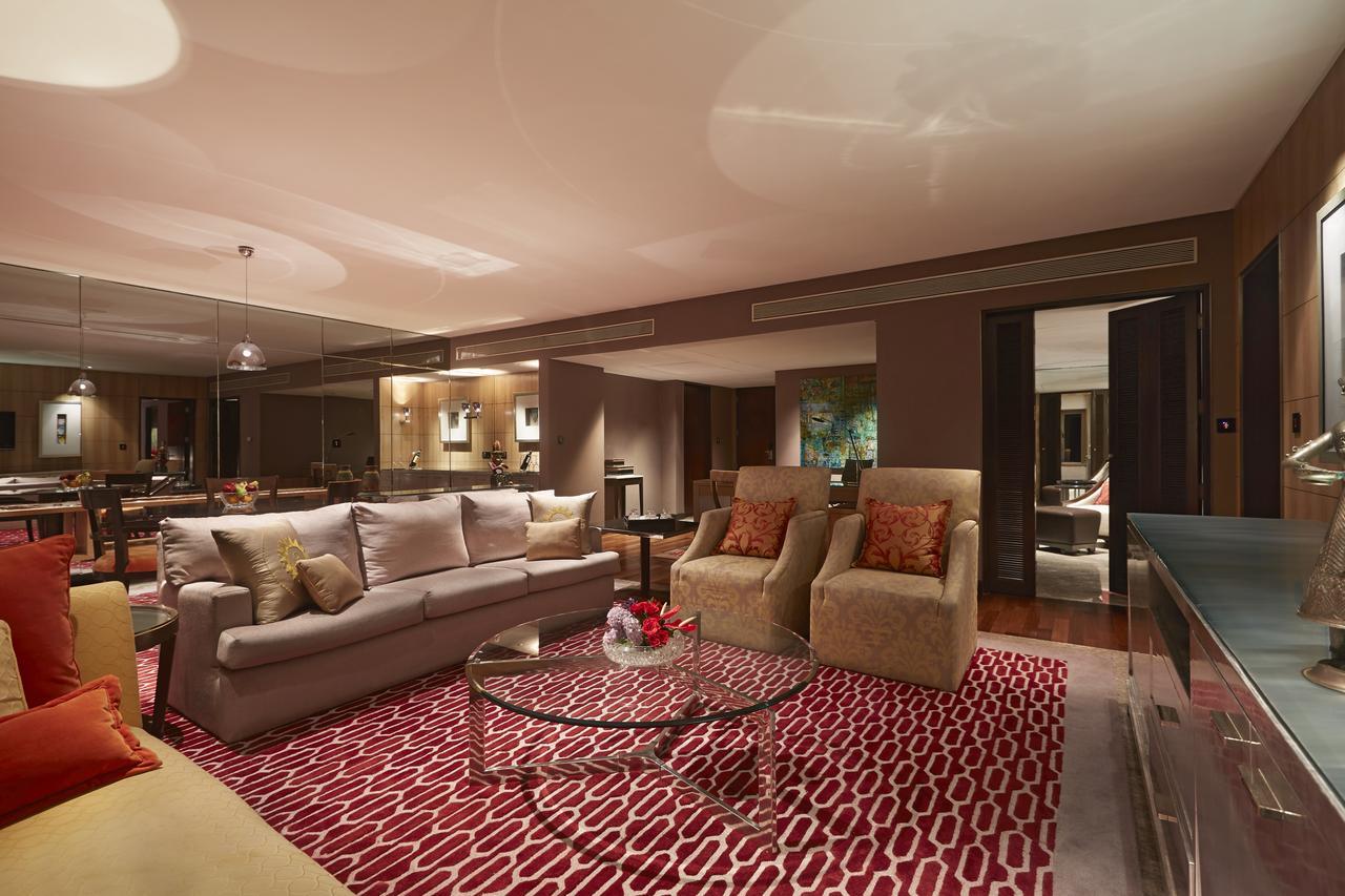 Hotel Taj Lands End Bombay Exterior foto A suite at The Oberoi Mumbai