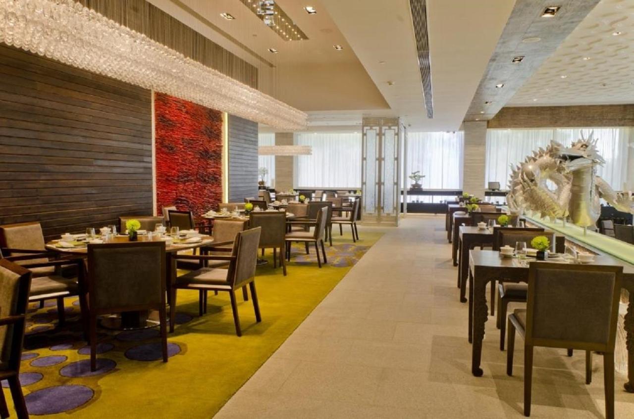 Hotel Taj Lands End Bombay Exterior foto The restaurant