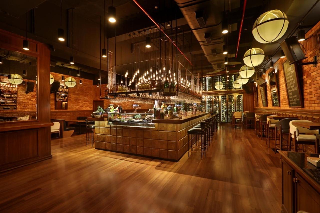 Hotel Taj Lands End Bombay Exterior foto Interior of the restaurant