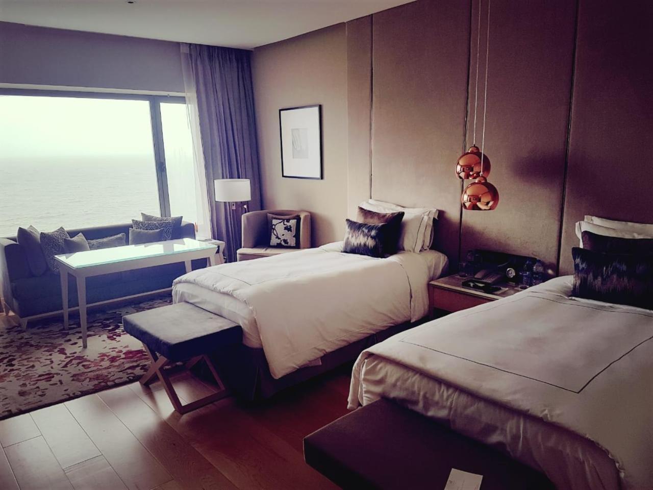 Hotel Taj Lands End Bombay Exterior foto A room at the hotel